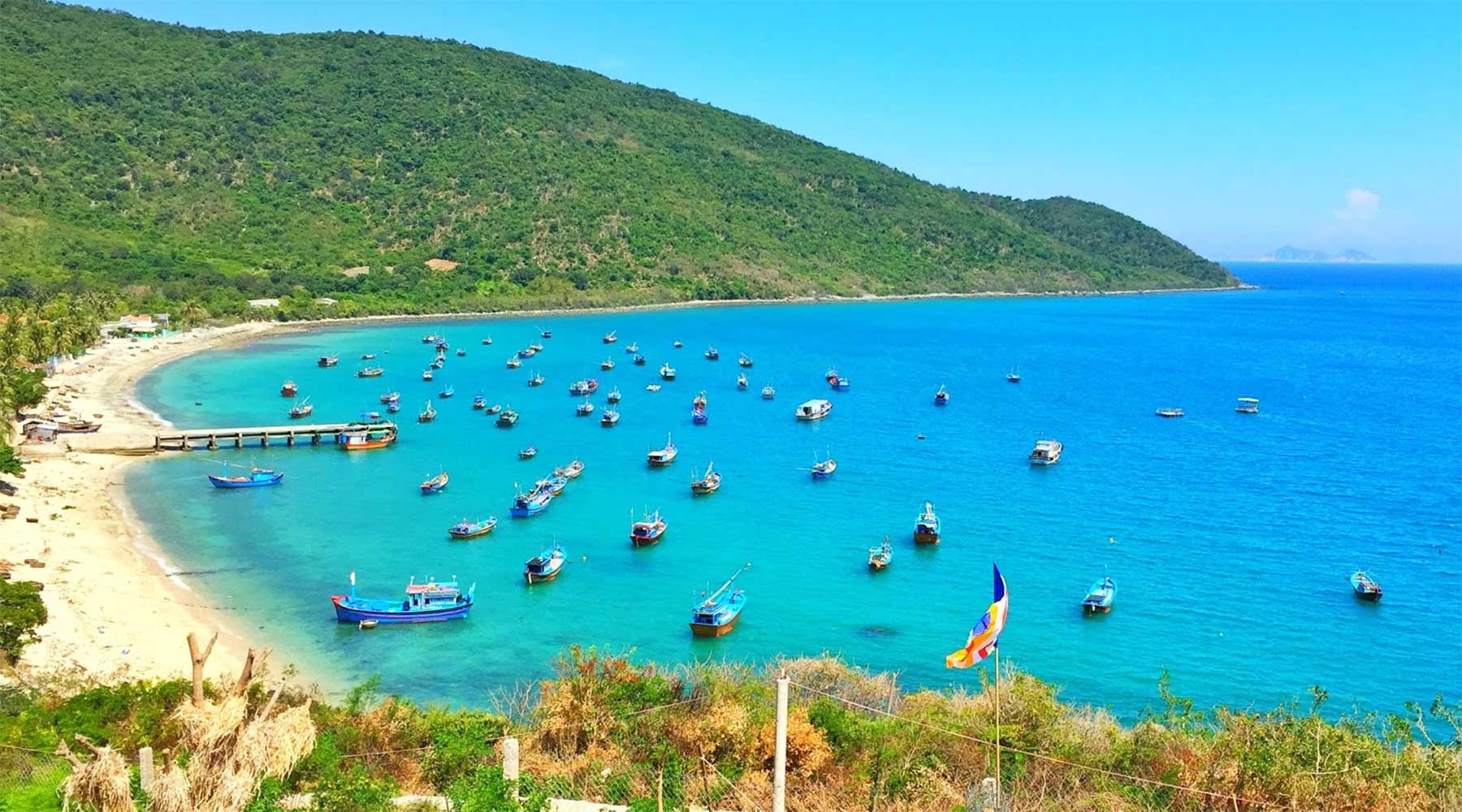 Vùng vịnh Vân Phong với Khu kinh tế Vân Phong, sẽ trở thành trung tâm kinh tế biển hiện đại.