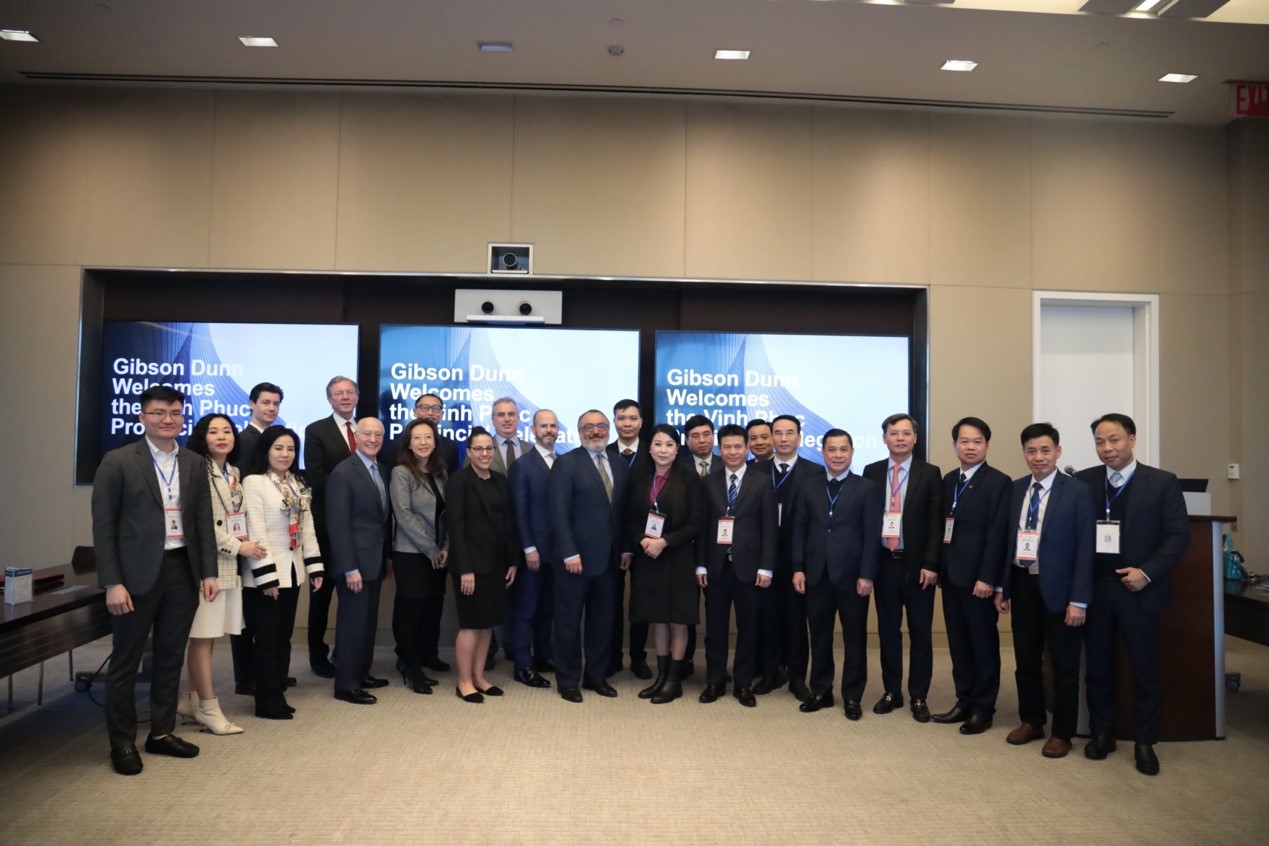 Đo&agrave;n c&ocirc;ng t&aacute;c x&uacute;c tiến đầu tư tỉnh Vĩnh Ph&uacute;c trao đổi với&nbsp;C&ocirc;ng ty Luật Gibson, Dunn & Crutcher.
