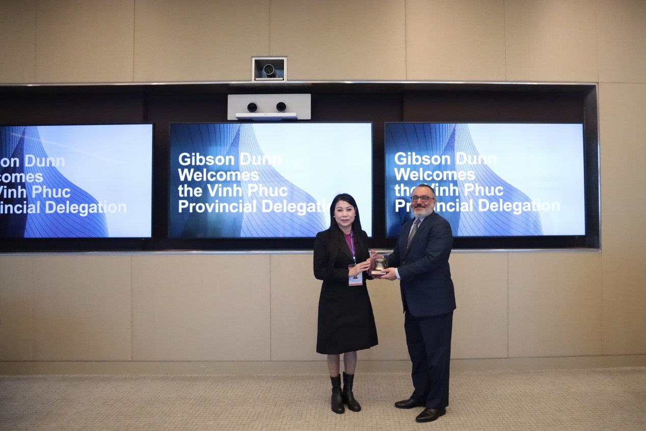 Đại diện Công ty Gibson cho biết sẽ dự kiến tổ chức chuyến thăm và làm việc với Lãnh đạo tỉnh trong năm 2023, cùng với một số khách hàng trong lĩnh vực ô tô điện, điện tử pin lithium và công nghiệp sạch trong thời gian tới.