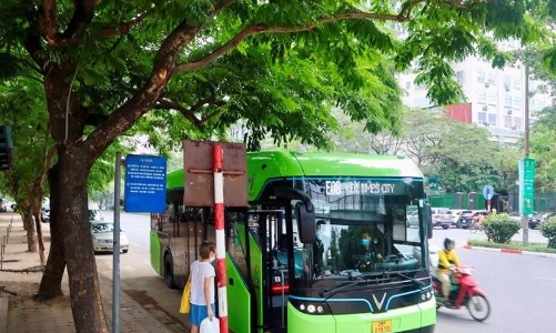 Ngăn hành khách quay lưng, Hà Nội lo cải thiện chất lượng dịch vụ xe buýt dựa trên kết quả xếp hạng