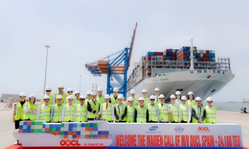 Siêu tàu container lớn nhất thế giới cập cảng Cái Mép – Thị Vải