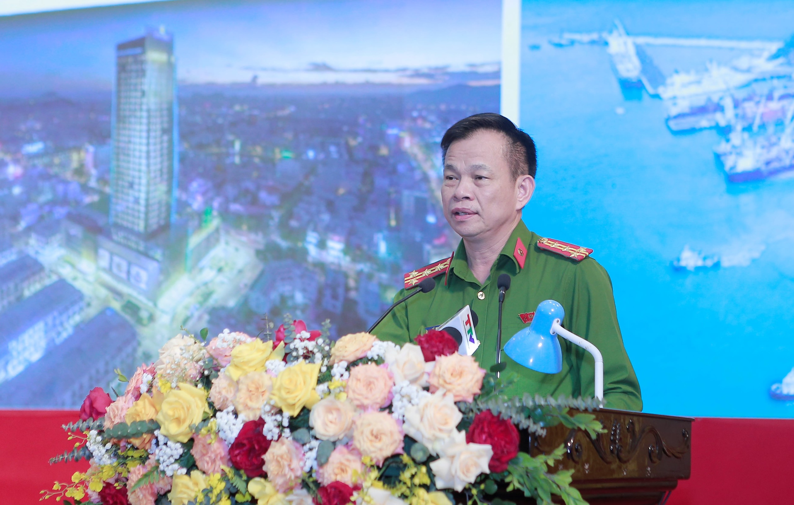 Đại tá Lê Như Lập, Phó Giám đốc Công an tỉnh Thanh Hóa phát biểu tại Hội nghị