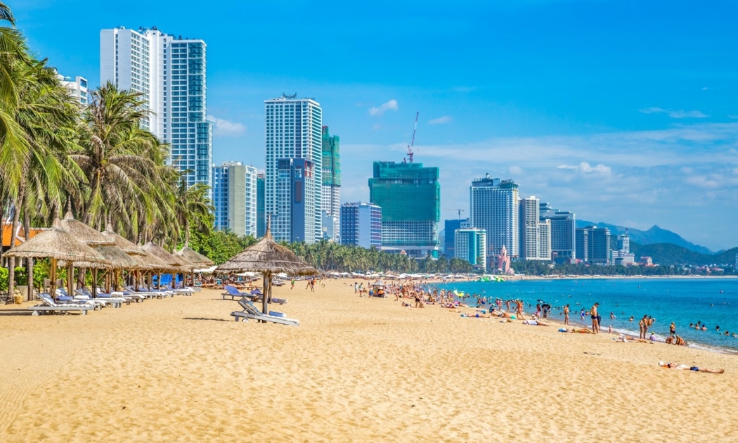 Nha Trang với đường bờ biển dài luôn thu hút đông đảo du khách trong và ngoài nước.