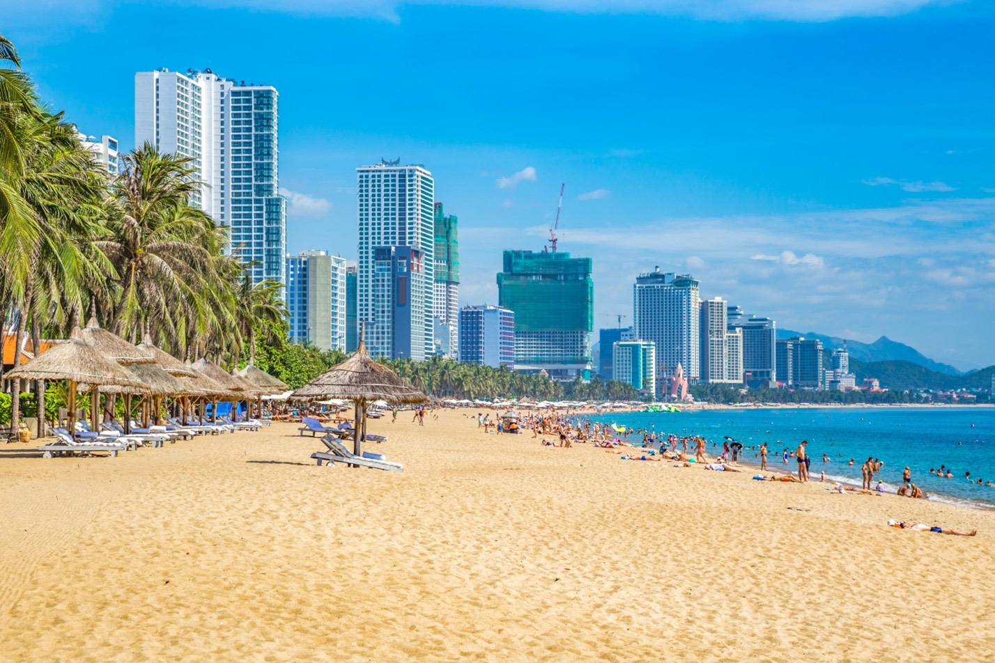  Nha Trang với đường bờ biển dài luôn thu hút đông đảo du khách trong và ngoài nước.