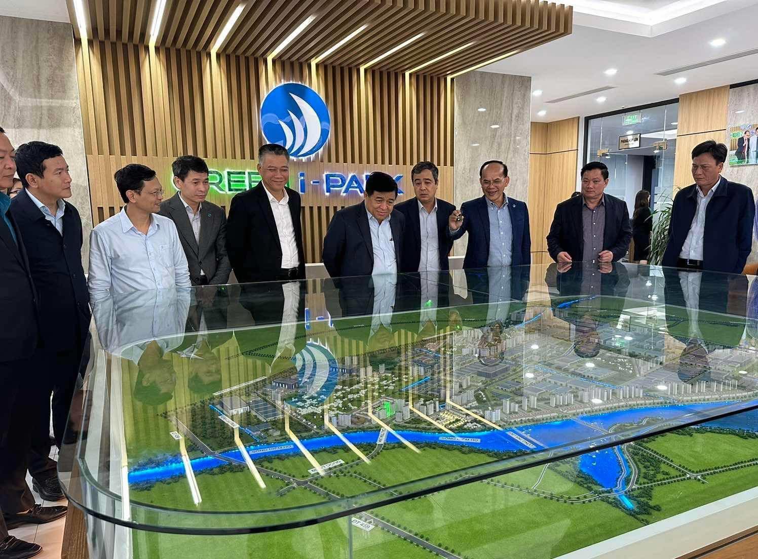 Tổ c&ocirc;ng t&aacute;c số 4 l&agrave;m việc tại Khu c&ocirc;ng nghiệp Li&ecirc;n H&agrave; Th&aacute;i.