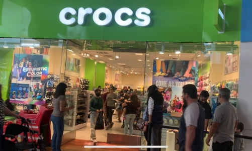 Bí quyết tăng trưởng 200% trong đại dịch của Crocs