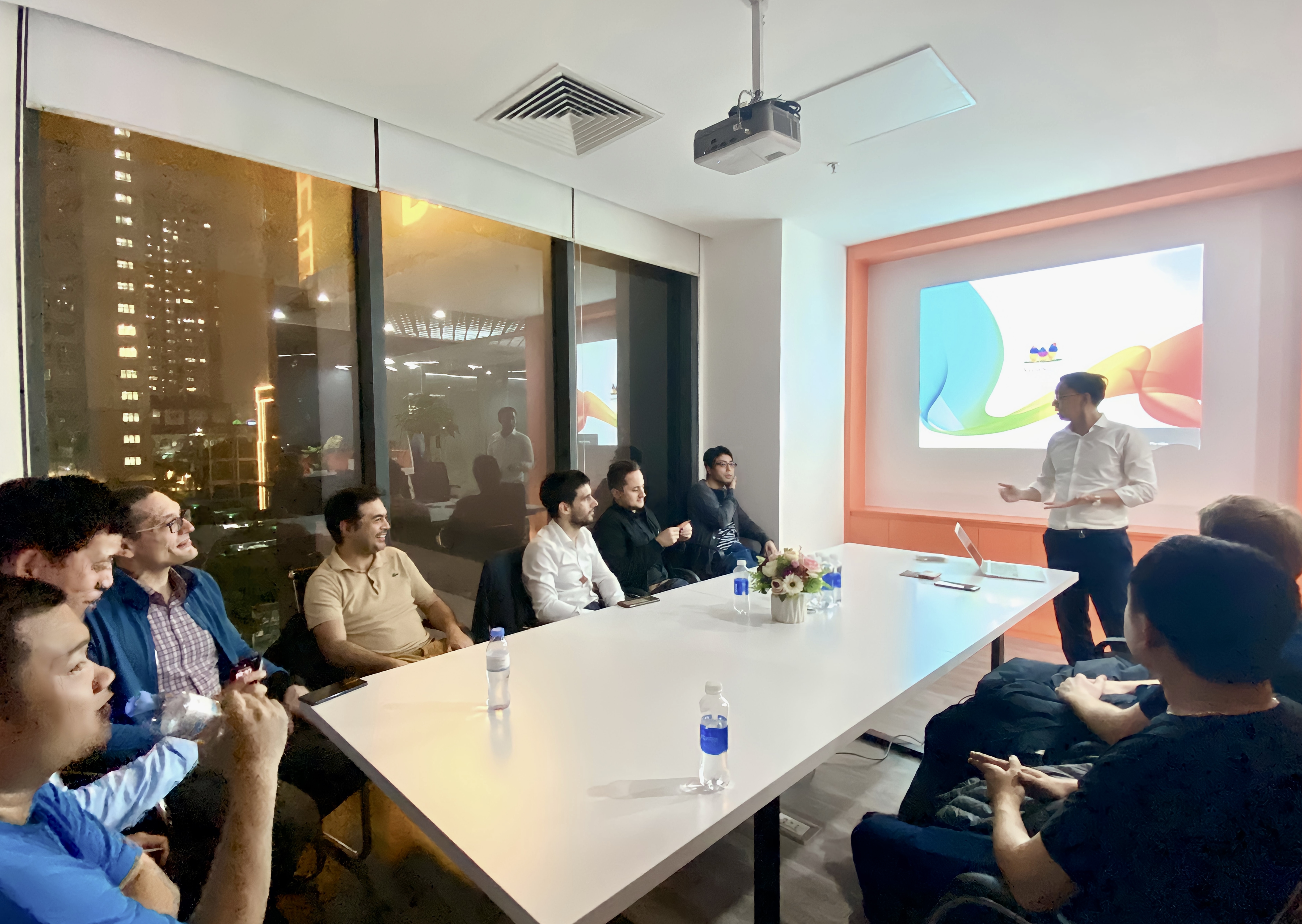 Cộng đồng các nhà phát triển quốc tế tại Hà Nội (HIDC) tích cực hỗ trợ các startup Việt trong việc phát triển các giải pháp và ý tưởng sáng tạo tiềm năng  