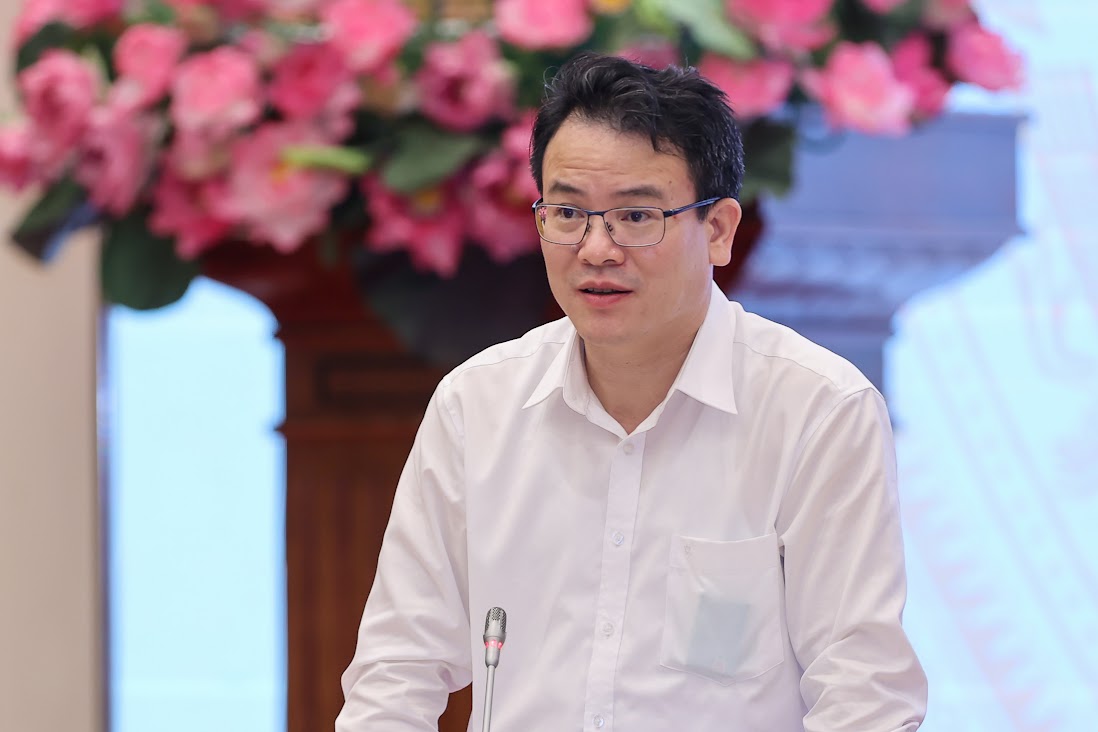Thứ trưởng Bộ Kế hoạch và Đầu tư Trần Quốc Phương trả lời báo chí tại họp báo - Ảnh: VGP