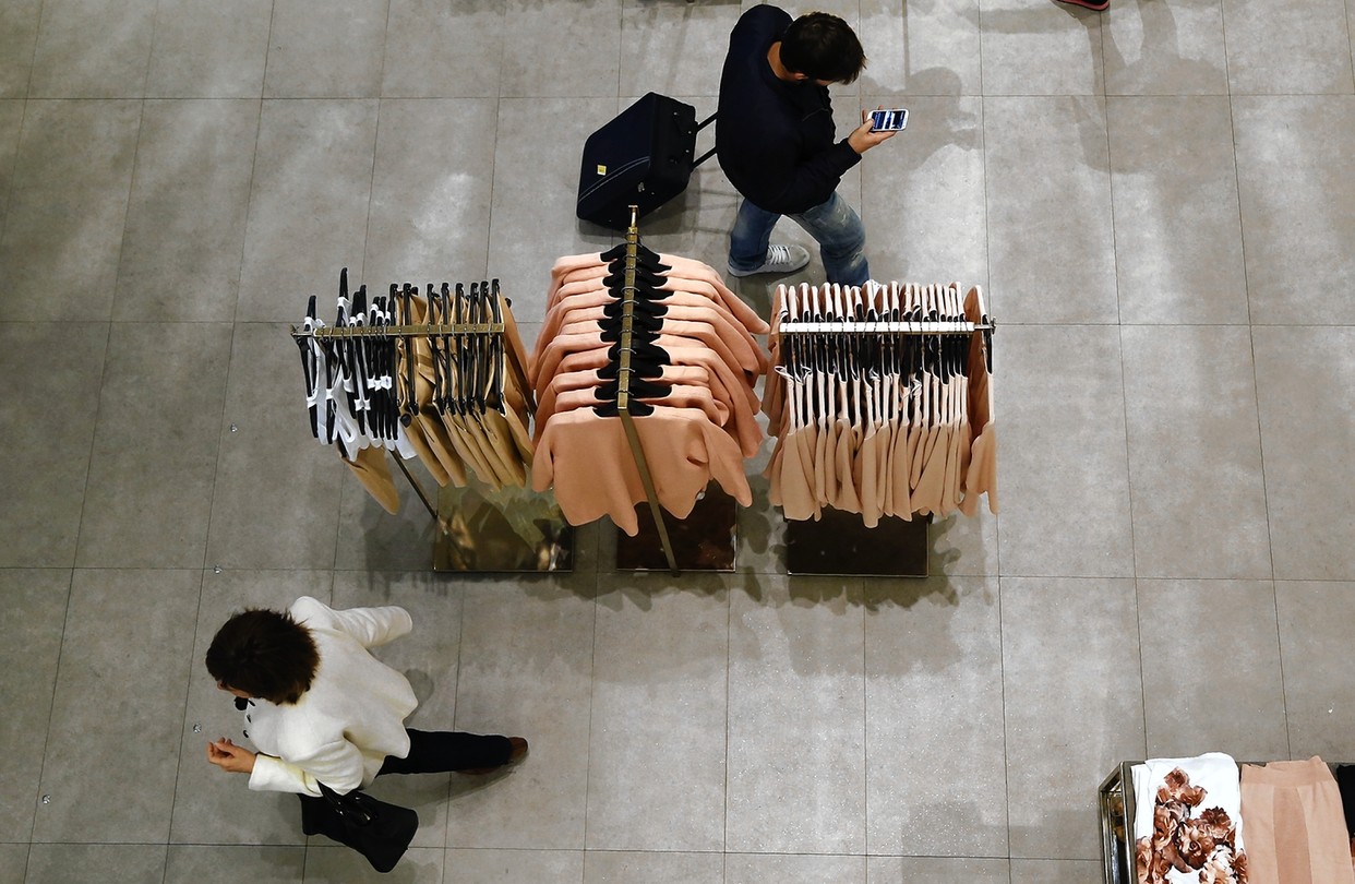 Tất cả các trung tâm hậu cần của Zara đều áp dụng thẻ thẻ RFID và dự báo phạm vi ứng dụng cho tất cả các cửa hàng Zara vào năm 2016.