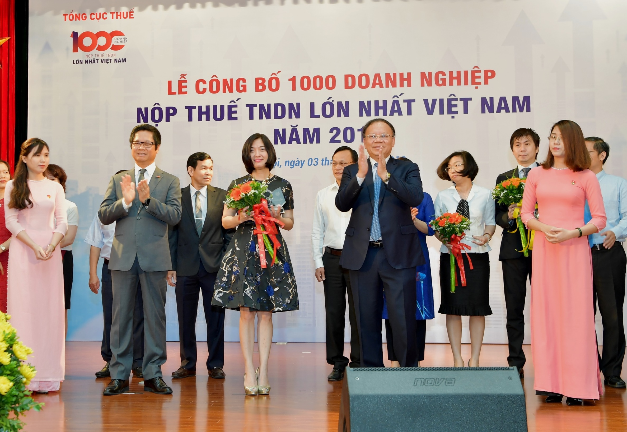 Vietcombank lu&ocirc;n l&agrave; doanh nghiệp ni&ecirc;m yết nộp thuế lớn nhất trong nhiều năm li&ecirc;n tục. Từ năm 2013 đến 2022, tổng số thuế Vietcombank đ&atilde; nộp v&agrave;o Ng&acirc;n s&aacute;ch Nh&agrave; nước l&agrave; tr&ecirc;n 45.400 tỉ đồng.