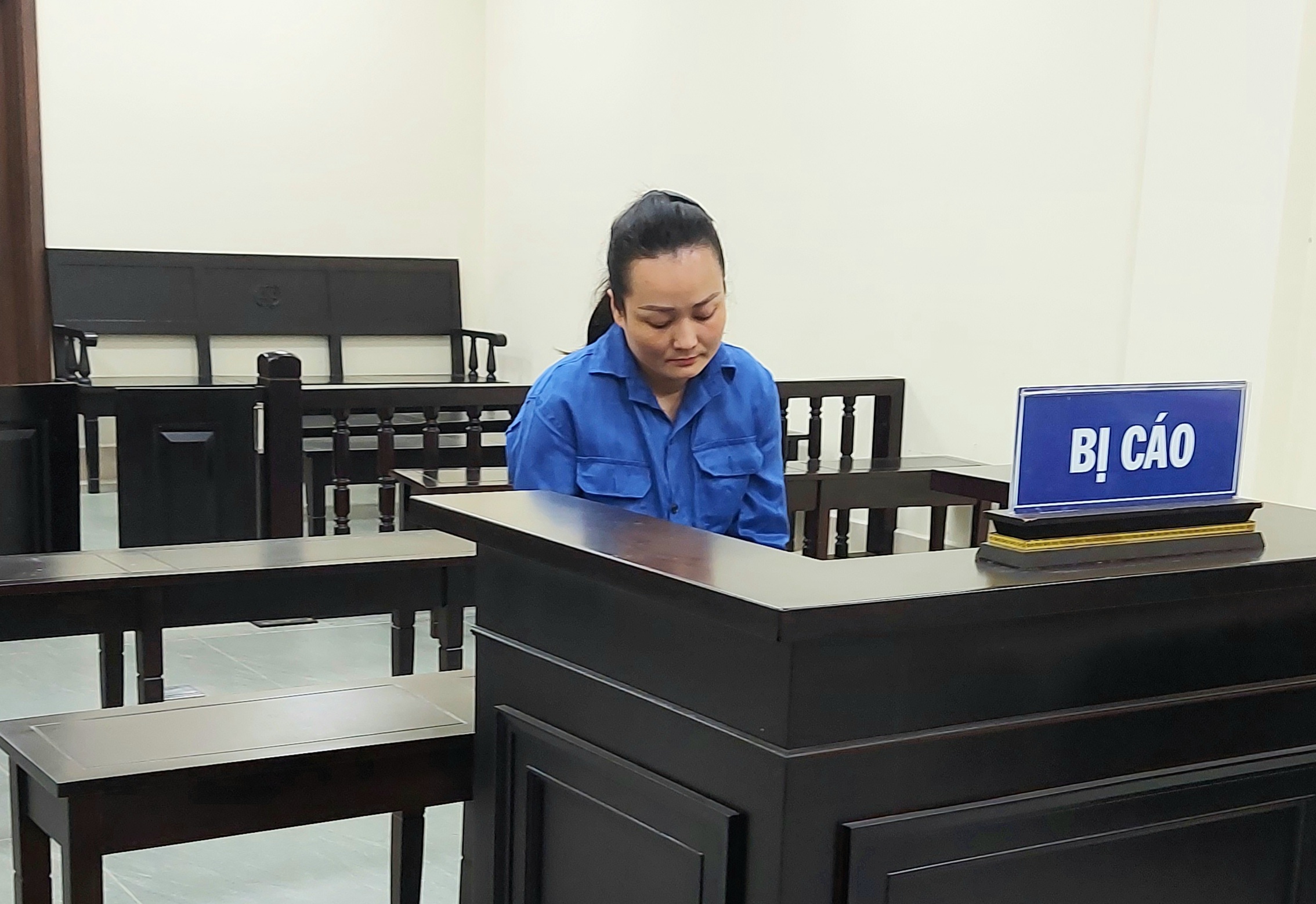 Lan Anh tại tòa ngay 5/4.