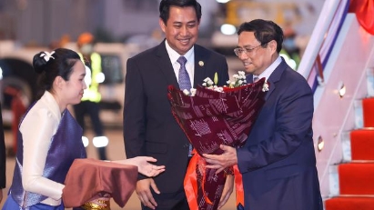PM arrives in Laos for Mekong River Commission Summit