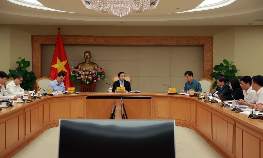 Phó Thủ tướng Trần Hồng Hà chỉ đạo cụ thể hướng tháo gỡ các điểm ngẽn khi thực hiện Đề án 06 (Anh: VGP/Minh Khôi).