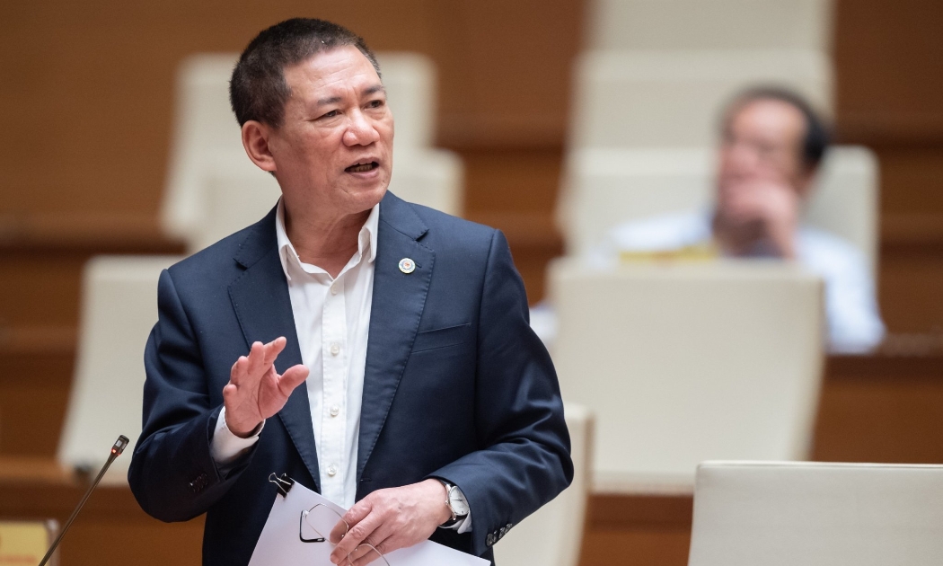  Bộ trưởng Bộ Tài chính Hồ Đức Phớc giải trình làm rõ một số vấn đề đại biểu Quốc hội quan tâm - Ảnh: Quochoi.vn