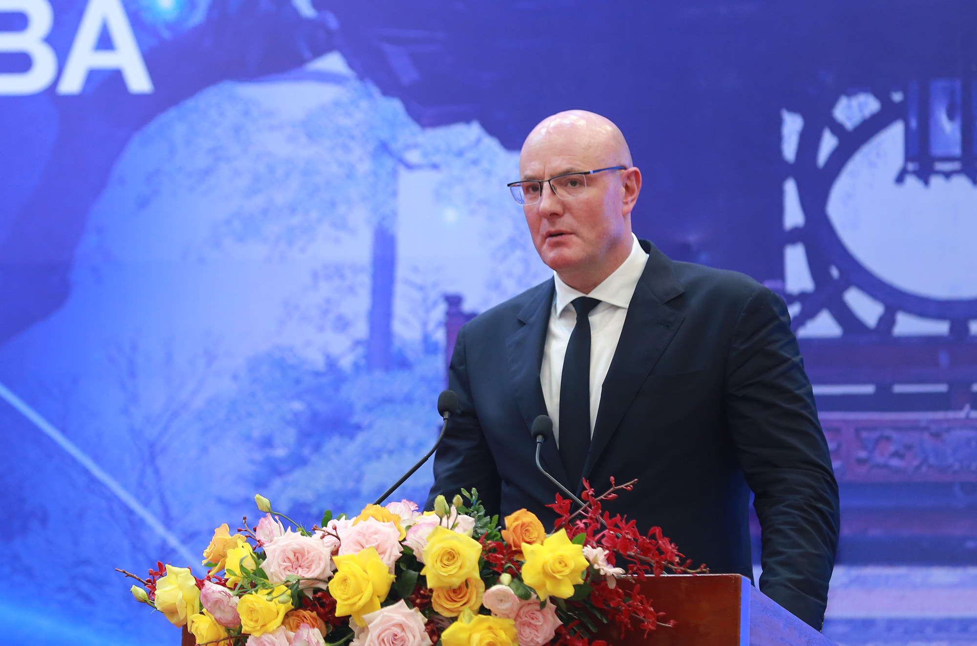 Ph&oacute; Thủ tướng Nga Dmitry Chernyshenko ph&aacute;t biểu tại diễn đ&agrave;n - Ảnh: VGP