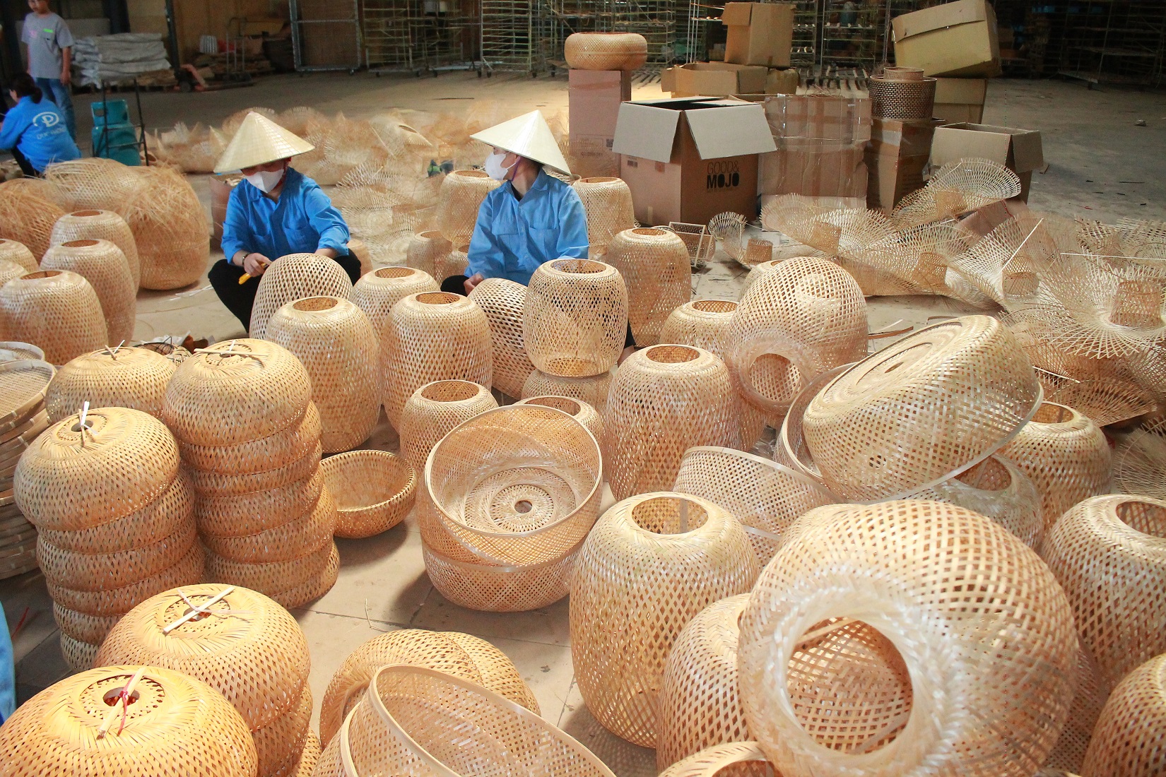 Hoàn thiện sản phẩm tại Công ty Đức Phong.