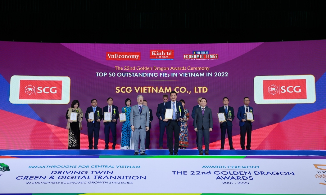 Ông Praween Wirotpan, Tổng giám đốc SCG Việt Nam nhận danh hiệu tại sự kiện.