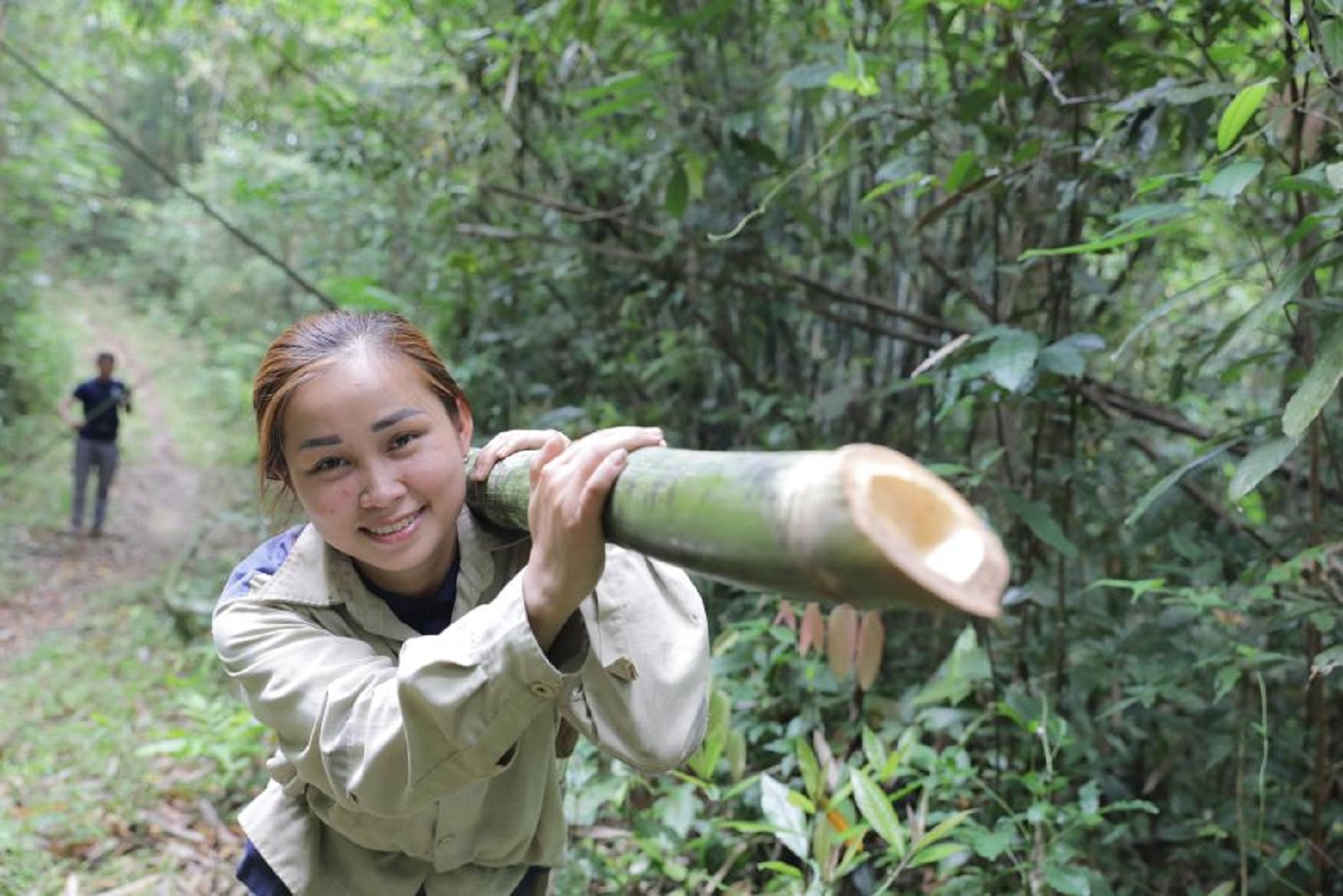 Khai th&aacute;c l&ugrave;ng ở x&atilde; Đồng Văn, huyện Quế Phong.