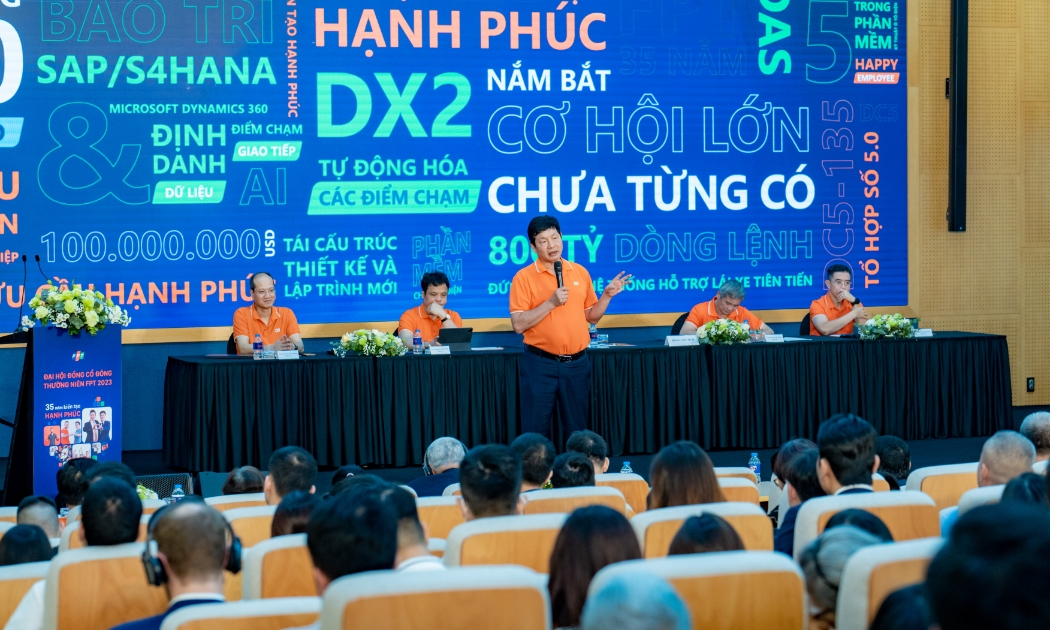 Ông Trương Gia Bình, Chủ tịch HĐQT trình bày về định hướng chiến lược FPT 2023- 2025