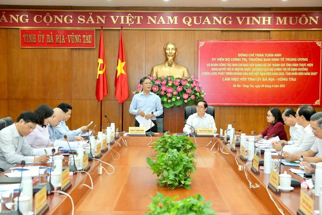 &Ocirc;ng Trần Tuấn Anh, Trưởng Ban Kinh tế Trung ươngl&agrave;m việc với Ban Thường vụ tỉnh ủy B&agrave; Rịa - Vũng T&agrave;u.