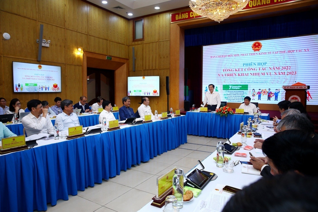 To&agrave;n cảnh cuộc họp.