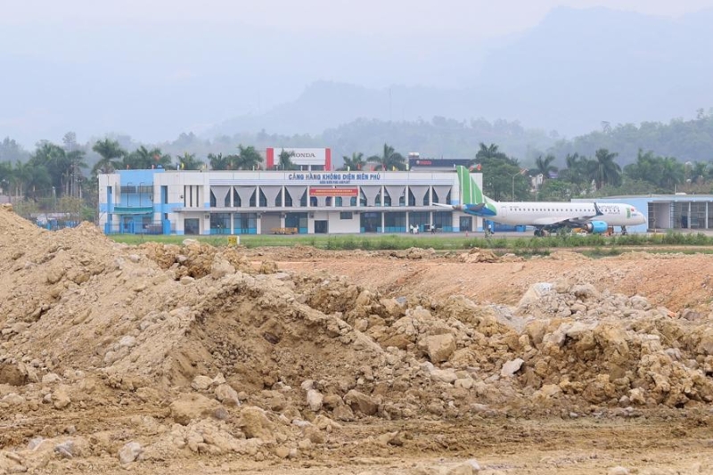 PM inspects airport expansion in Dien Bien