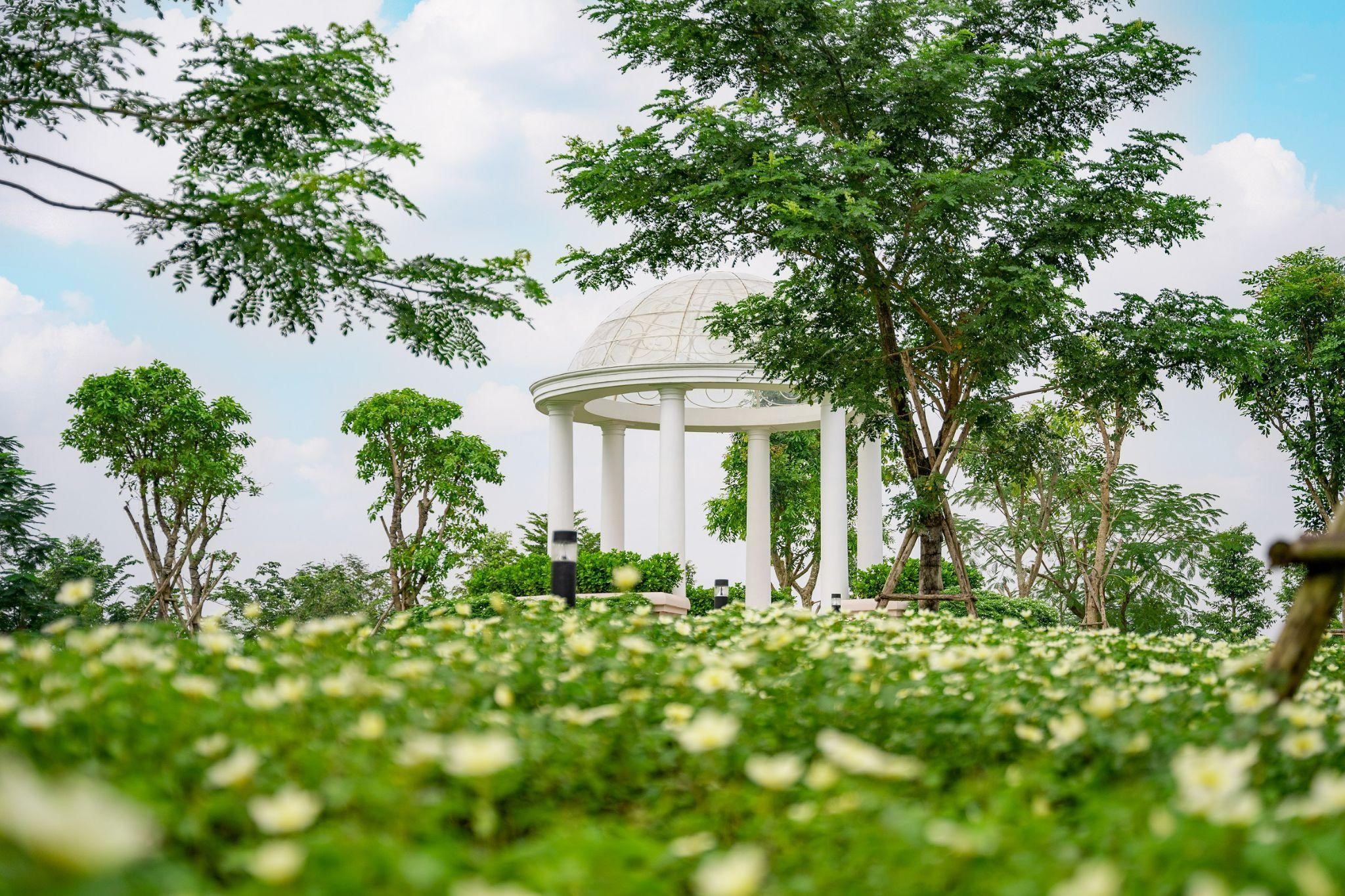 Khu vườn Nghệ thuật mới hoàn thiện tại Central Park - Waterpoint. Ảnh: Nam Long Group.