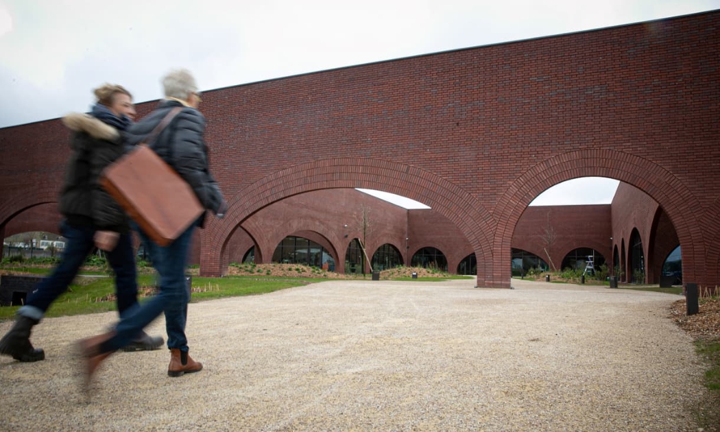 Xưởng sản xuất có tên gọi Maroquinerie de Louviers của Hermès tại Normandy (Pháp). Ảnh: Iconic Business
