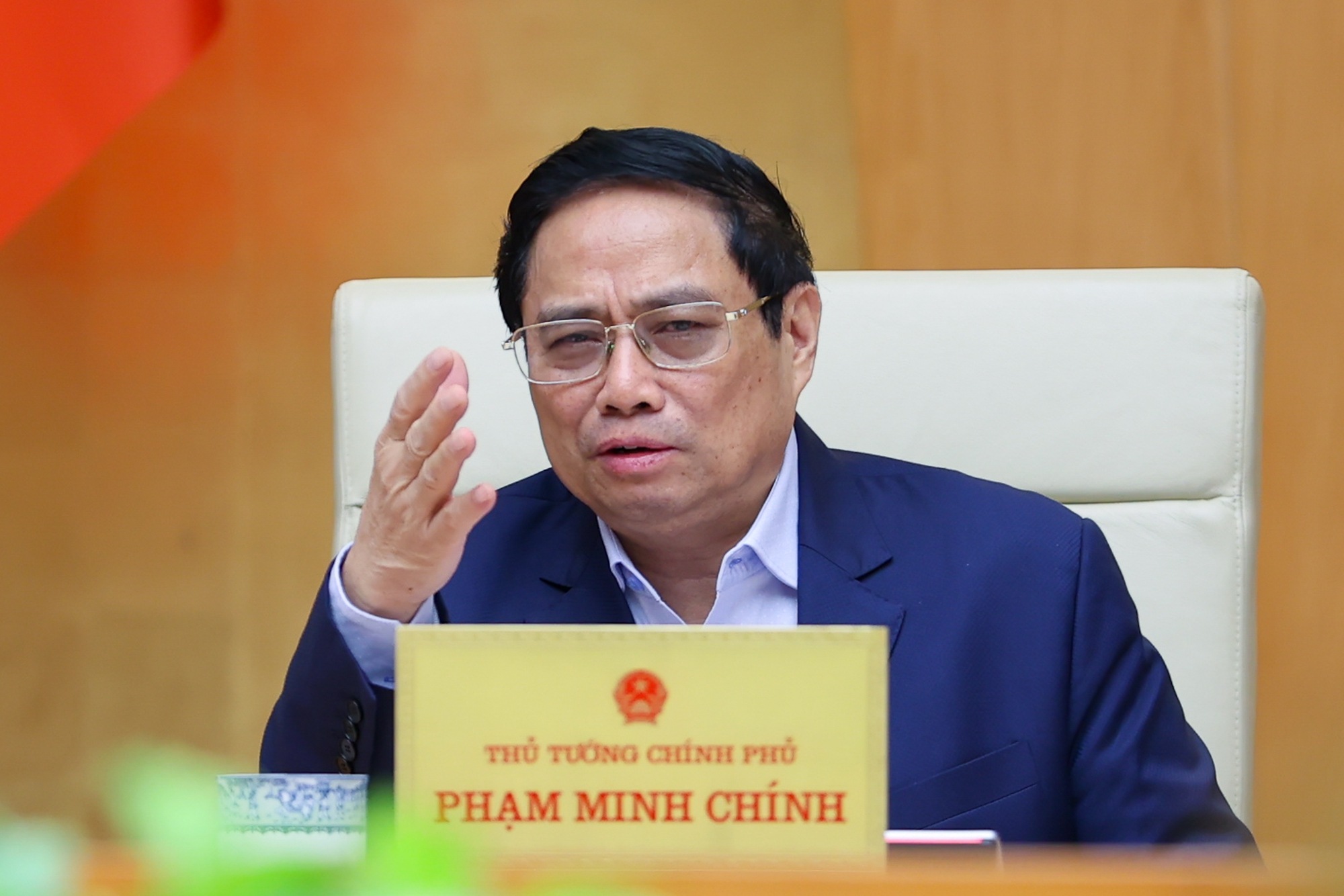 Thủ tướng cho rằng đất nước ta đang ph&aacute;t triển, nền kinh tế đang chuyển đổi, n&ecirc;n c&aacute;c ch&iacute;nh s&aacute;ch phải c&oacute; bước đi, lộ tr&igrave;nh ph&ugrave; hợp, tr&aacute;nh giật cục, chuyển trạng th&aacute;i đột ngột.