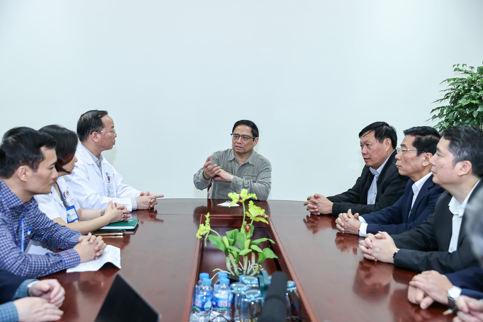 Thủ tướng giao Bộ Y tế khẩn trương hướng dẫn, trong quý 2/2023 phải ban hành thông tư để triển khai việc tính đúng, tính đủ giá dịch vụ y tế - Ảnh: VGP