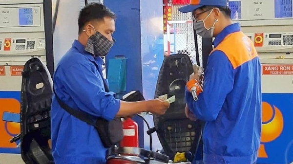 Giá xăng dầu đồng loạt tăng mạnh