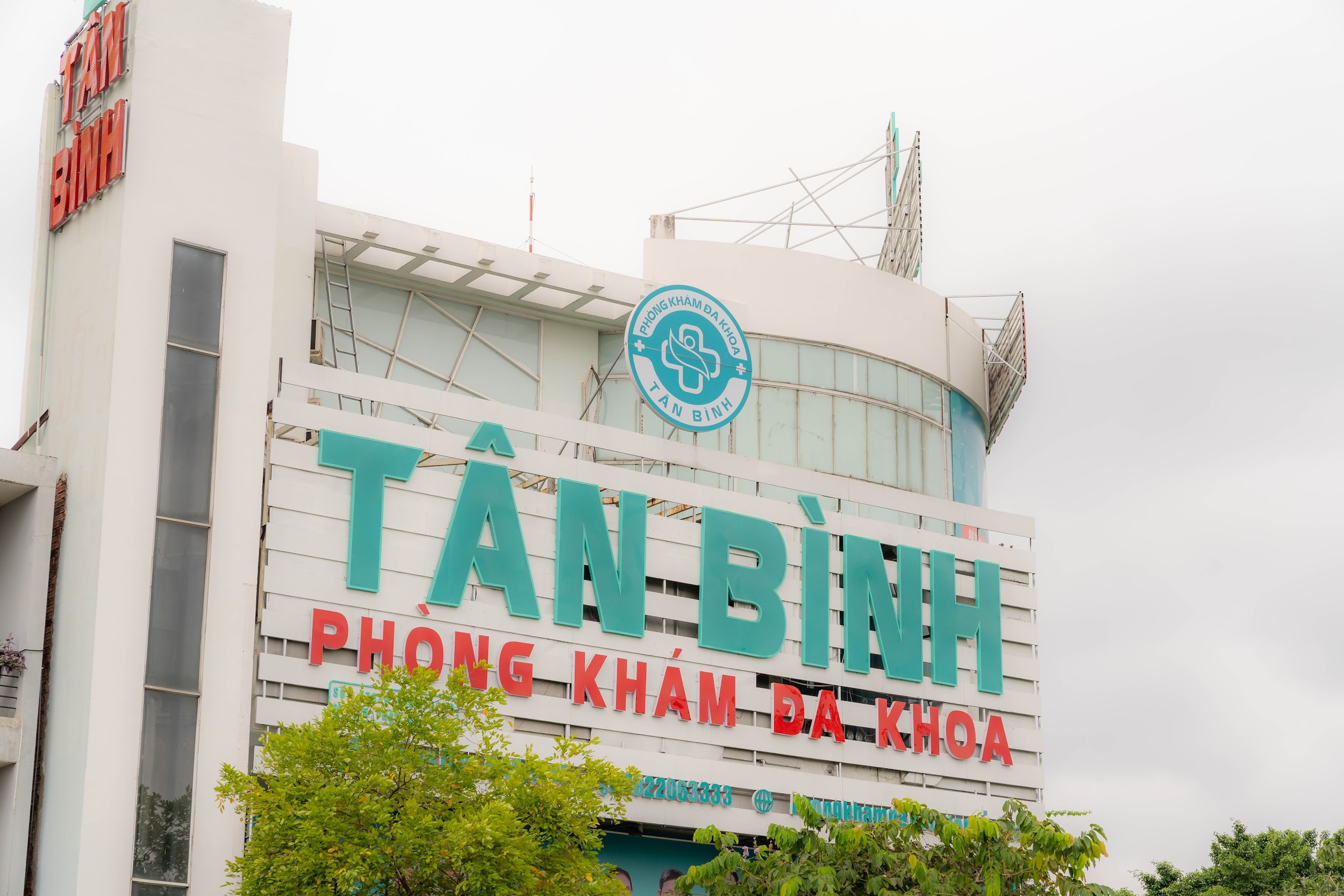 Phòng khám Đa Khoa Tân Bình tại địa chỉ số 495 Cộng Hòa, Phường 15, Quận Tân Bình, TP.HCM.