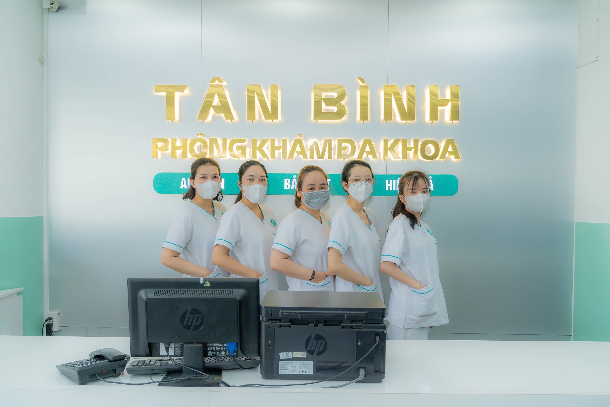 Đội ngũ nhân viên y tế giỏi chuyên môn nghiệp vụ tại phòng khám Tân Bình.