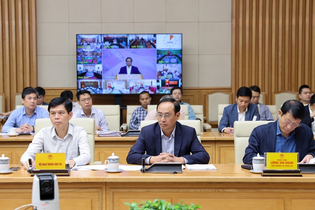 L&atilde;nh đạo c&aacute;c bộ, ng&agrave;nh tham dự phi&ecirc;n họp - Ảnh: VGP.