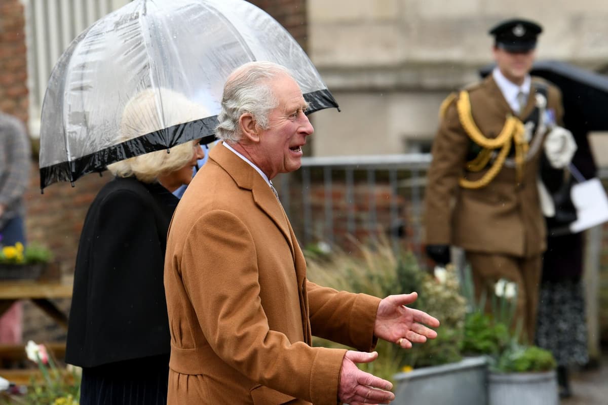 Dưới thời Vua Charles III, Hoàng gia Anh có thể sẽ mang một diện mạo đơn giản, gần gũi hơn, đời thường hơn.