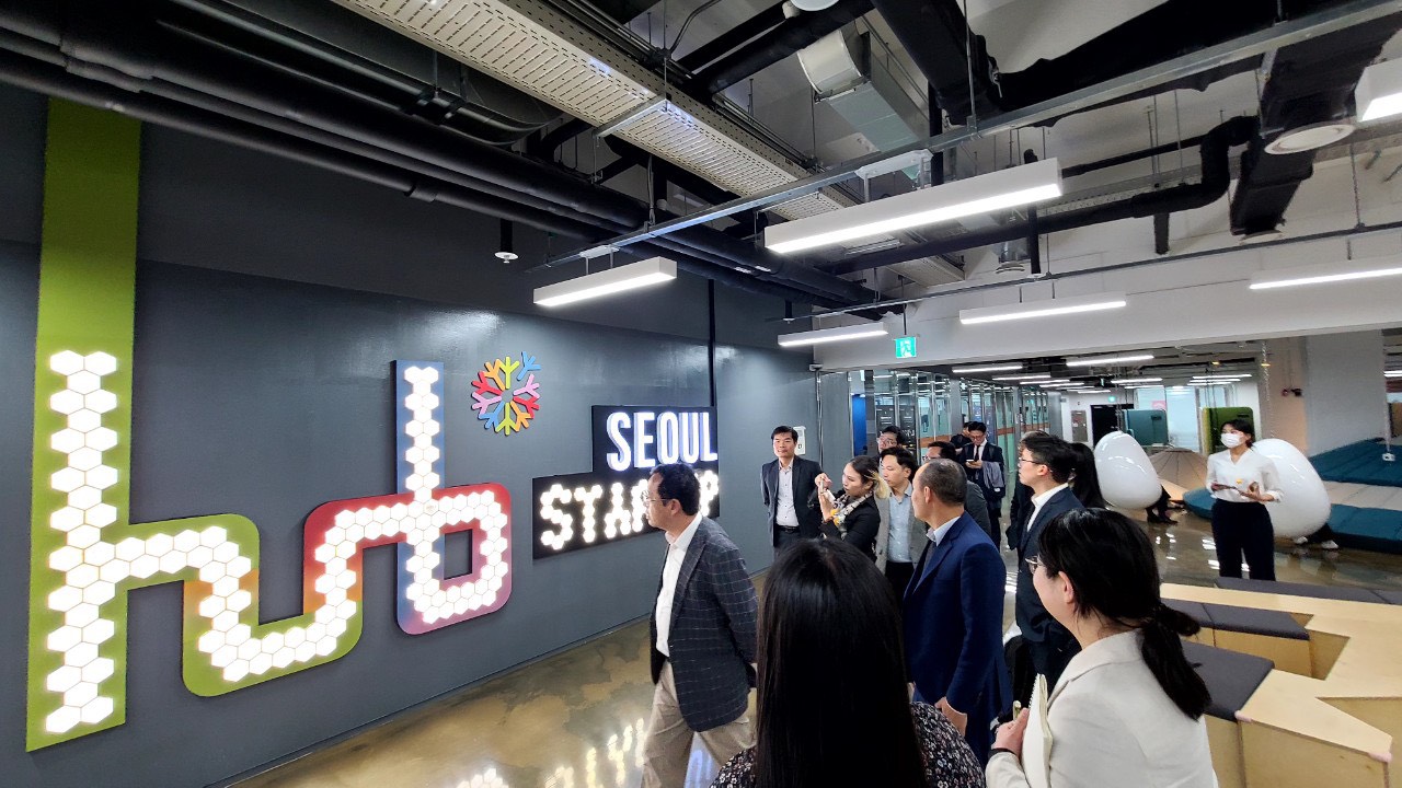 Hàn Quốc, nơi đã có hơn 30 năm kinh nghiệm xây dựng và phát triển hệ sinh thái và nguồn lực hàng năm dành cho hệ sinh thái khởi nghiệp là hết sức dồi dào.