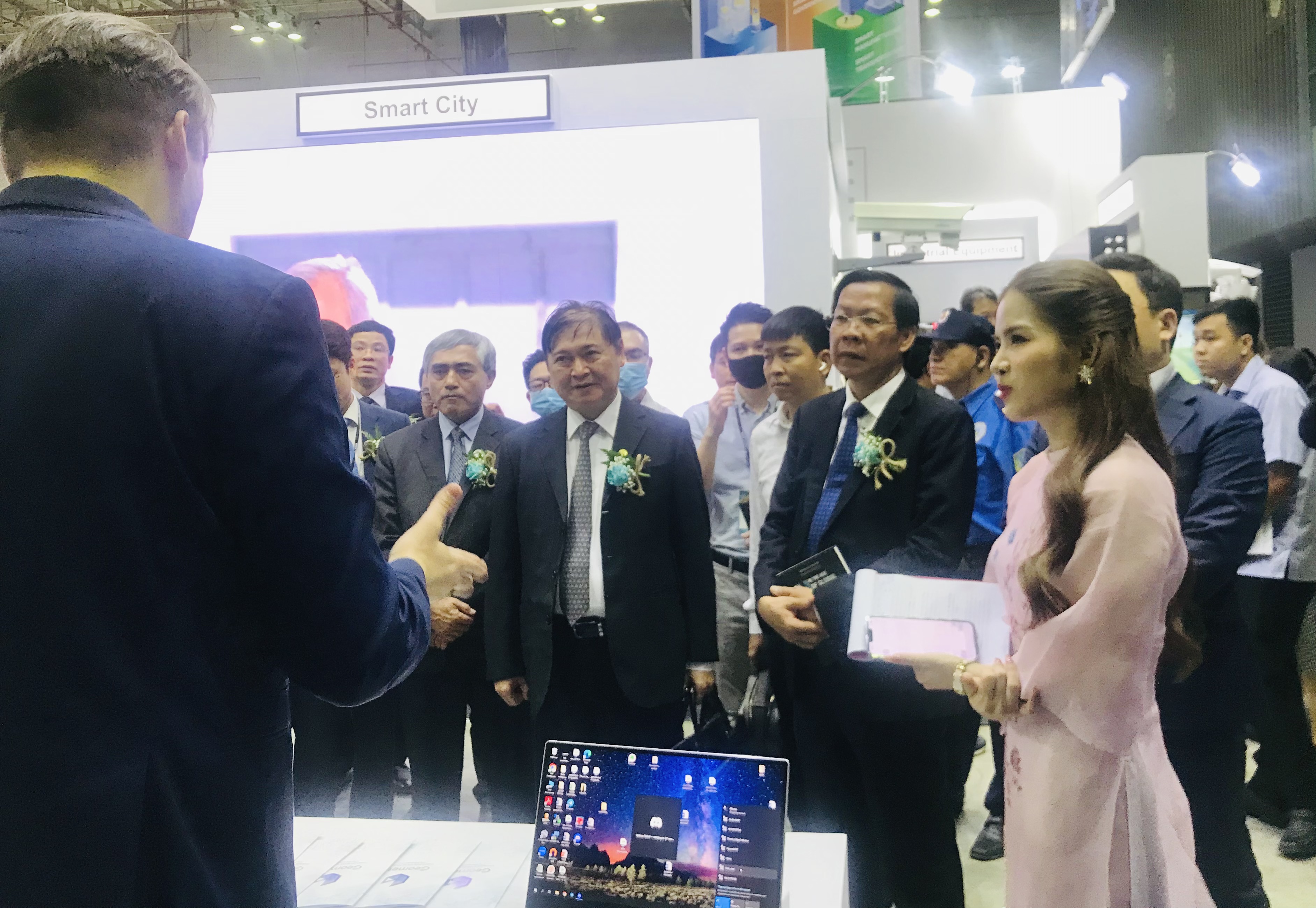 &Ocirc;ng Phan Văn M&atilde;i, Chủ tịch UBND TP.HCM: 