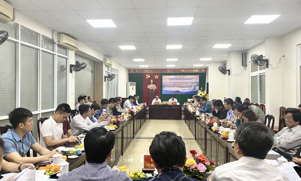 Bí thư Thành ủy thành phố Sầm Sơn Lương Tất Thắng phát biểu tại buổi họp báo