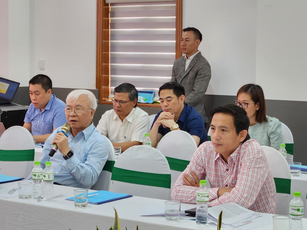 TS. Chử Văn Lâm, Tổng biên tập Tạp chí Kinh tế Việt Nam phát biểu tại hội nghị ngày 14-04-2023