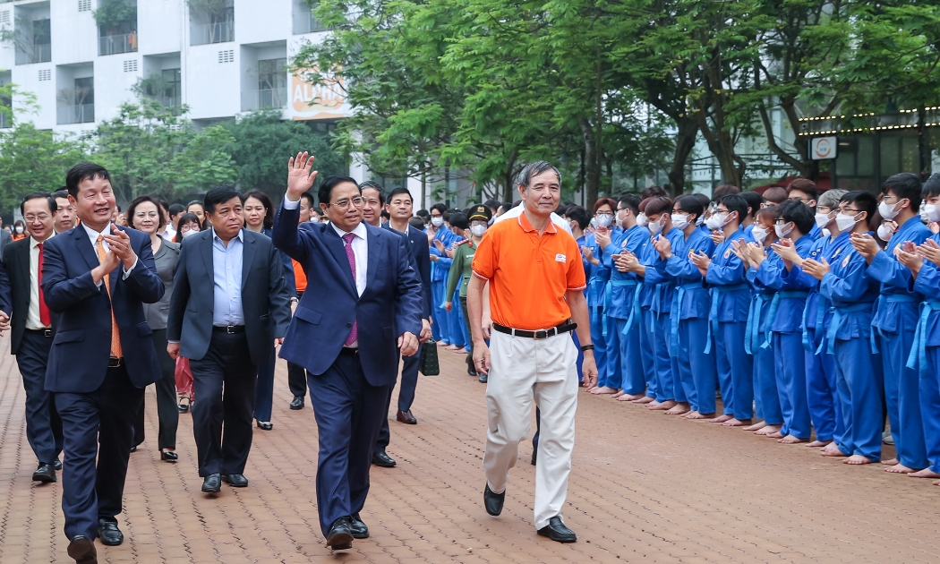 Thủ tướng Chính phủ Phạm Minh Chính thăm và làm việc với trường Đại học FPT và Công ty TNHH Phần mềm FPT - Ảnh: VGP