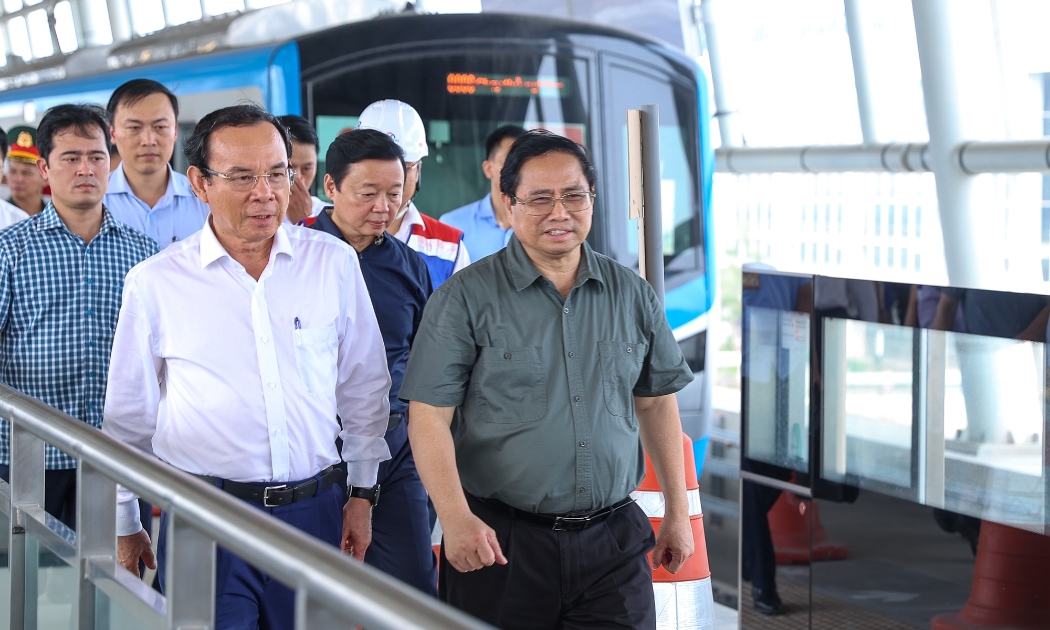 Thủ tướng đã khảo sát, tham dự buổi chạy thử nghiệm đoàn tàu metro từ ga Rạch Chiếc đến ga Bến xe Suối Tiên - Ảnh: VGP