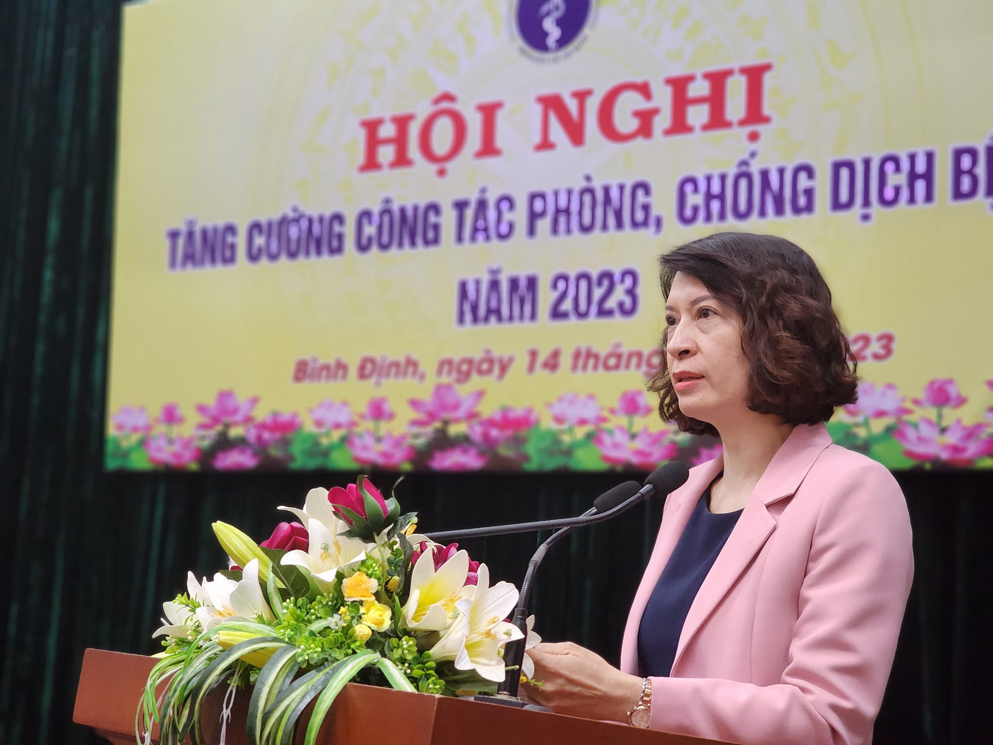Thứ trưởng Bộ Y tế Nguyễn Thị Liên Hương chúng ta vẫn nhấn mạnh cần cảnh giác để có biện pháp đáp ứng kịp thời với Covid-19. Ảnh - Phương Thảo.