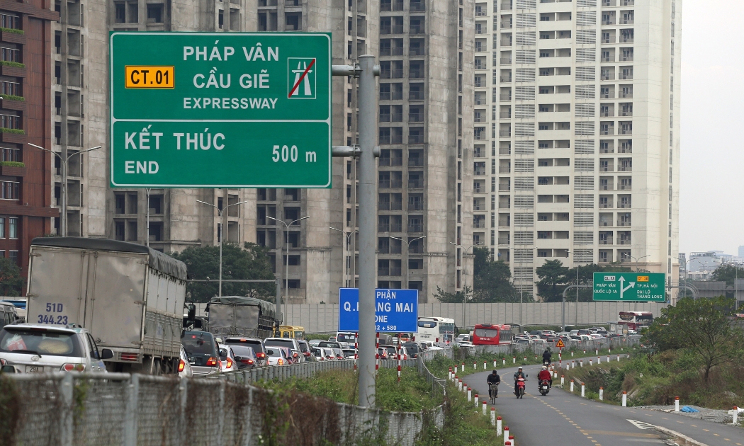 Việc ùn tắc tại nút giao Pháp Vân - Vành Đai 3 khiến cao tốc Pháp Vân thường xuyên ùn tắc kéo dài.