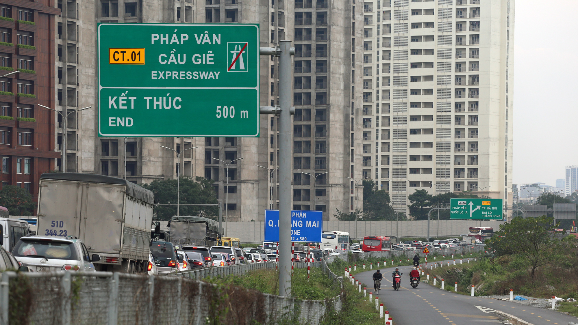 Việc ùn tắc tại nút giao Pháp Vân - Vành Đai 3 khiến cao tốc Pháp Vân thường xuyên ùn tắc kéo dài.