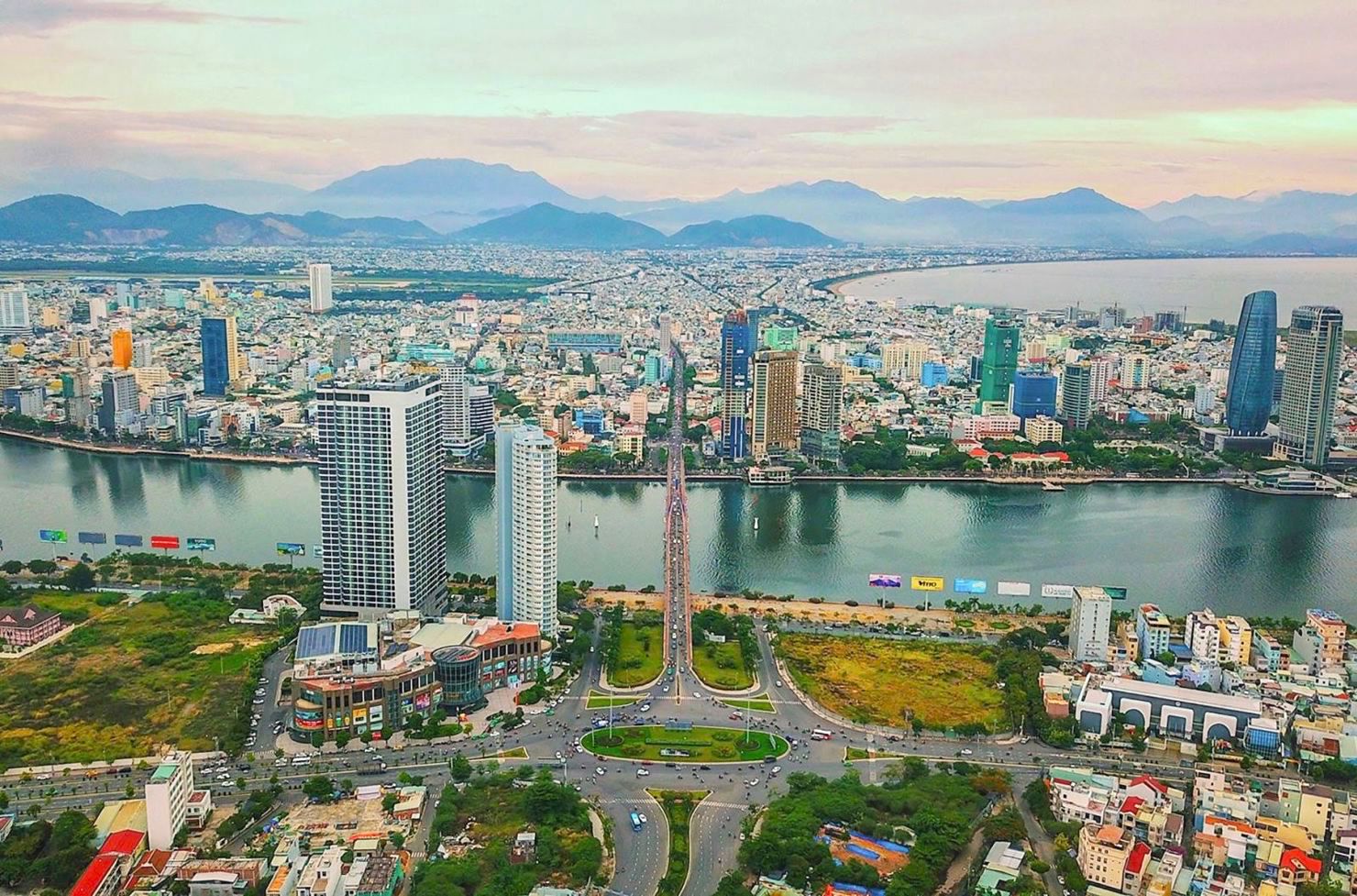 Skyline bên bờ sông Hàn tại Đà Nẵng.