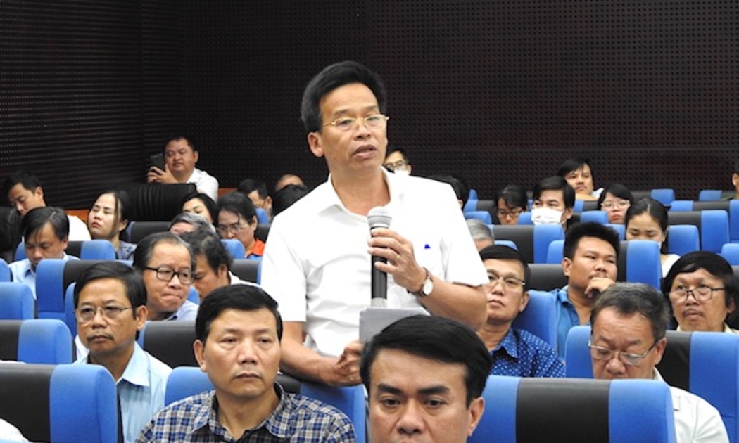 Ông Nguyễn Nhường, Phó Chủ tịch UBND quận Liên Chiểu trả lời câu hỏi của các phóng viên báo chí tại buổi họp báo quý I/2023