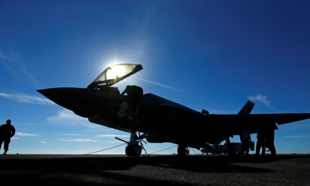 Vào tháng 2, Trung Quốc áp đặt trừng phạt mới đối với công ty quốc phòng Mỹ Lockheed Martin - Ảnh: Reuters