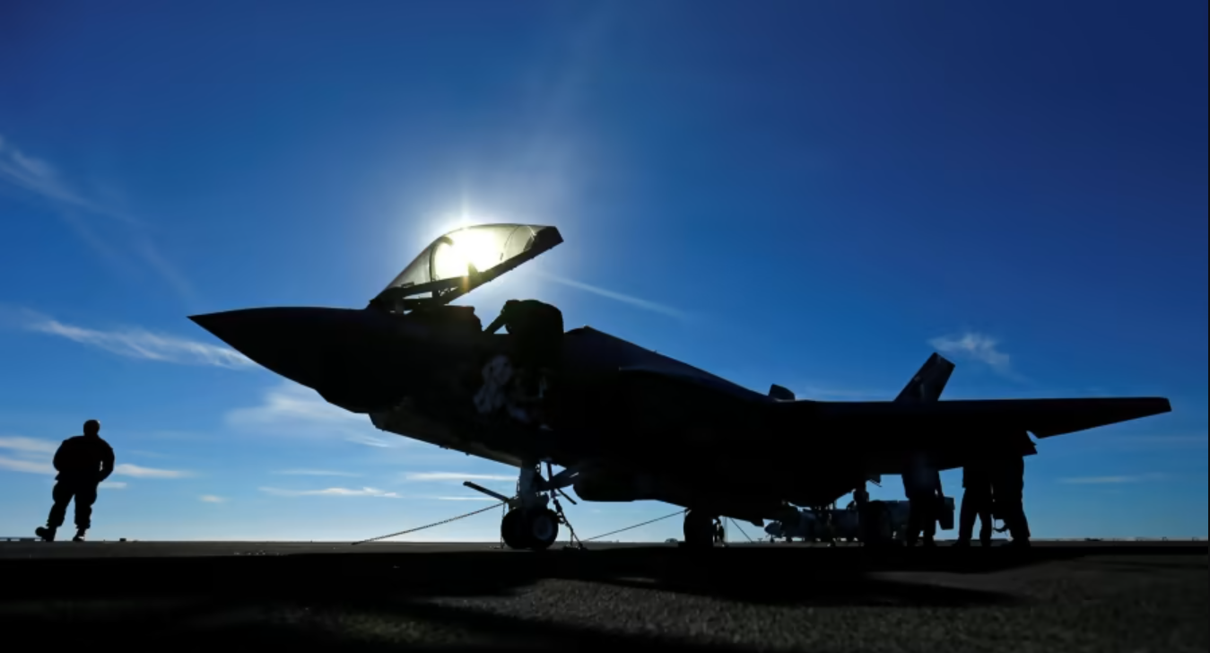 Vào tháng 2, Trung Quốc áp đặt trừng phạt mới đối với công ty quốc phòng Mỹ Lockheed Martin - Ảnh: Reuters