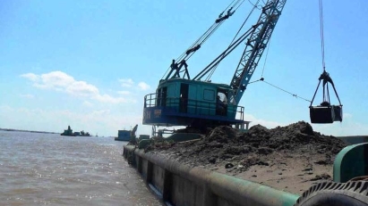 Sand supply secured for leveling at expressway projects in Can Tho