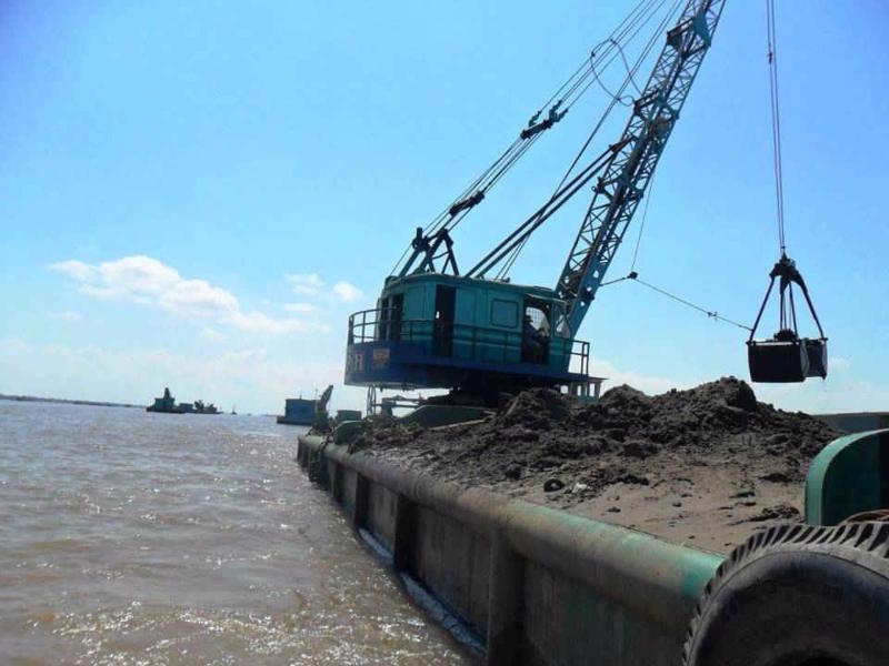 Sand supply secured for leveling at expressway projects in Can Tho